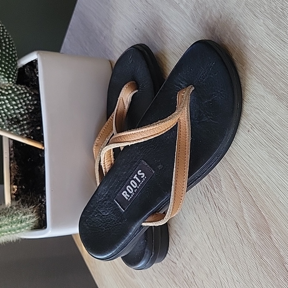 Vintage ROOTS Tribe Leather Thong Sandal